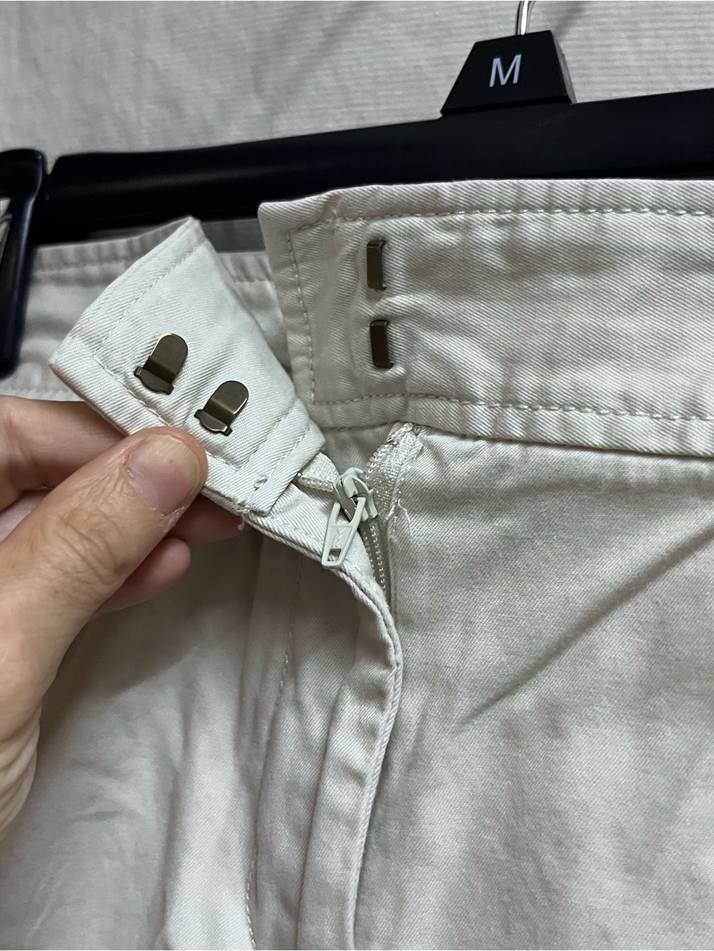 Lands' End Women Mid Rise Chino Shorts Size 16 Beige Classic Comfort - Picture 5 of 9